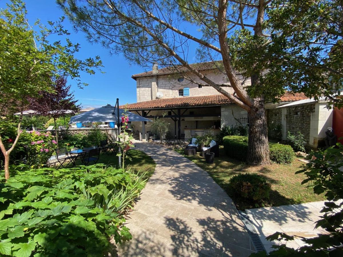 Hostellerie Les Griffons Bourdeilles Экстерьер фото