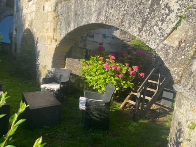 Hostellerie Les Griffons Bourdeilles Экстерьер фото