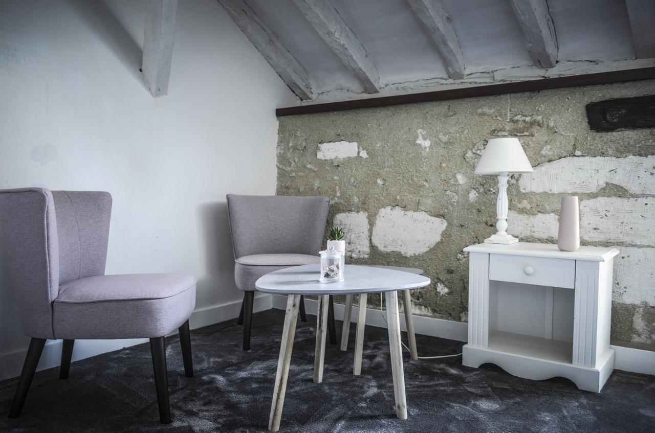 Hostellerie Les Griffons Bourdeilles Экстерьер фото