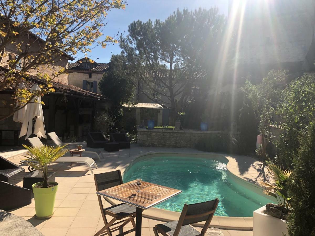 Hostellerie Les Griffons Bourdeilles Экстерьер фото