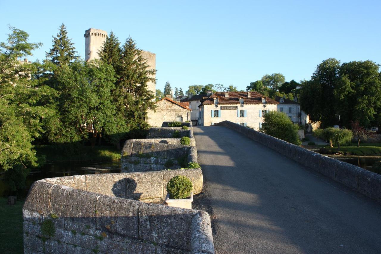 Hostellerie Les Griffons Bourdeilles Экстерьер фото